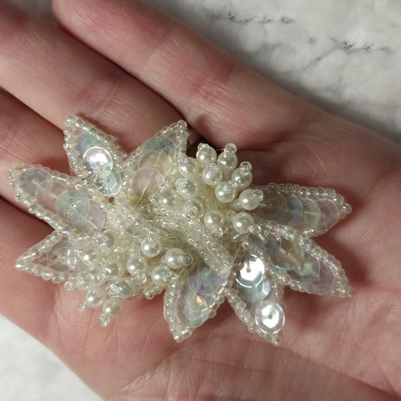 Vintage Custom Made Earrings Clip-on Faux Pearl and Iridescent Sequins - Picture 4 of 4